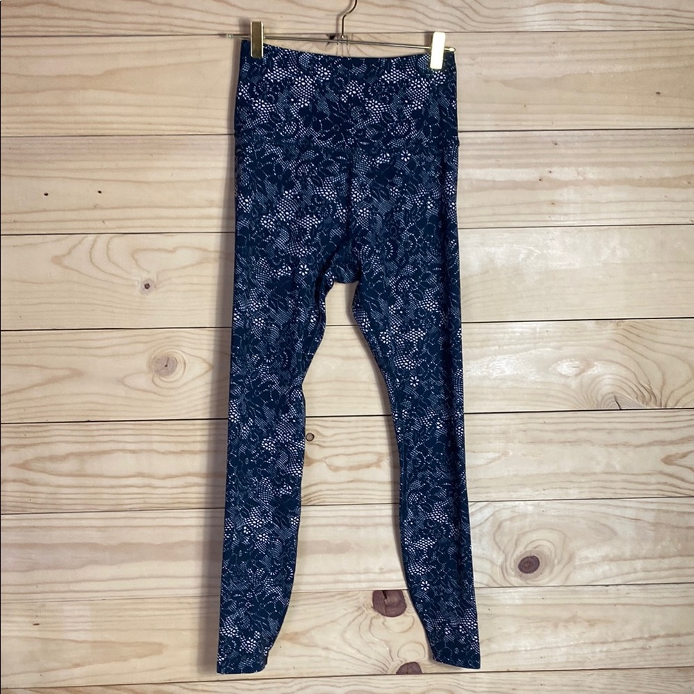 Beyond Yoga Olympus compression lace print legging size‎ M